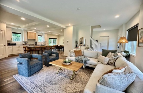 Getzville Casa | Modern Farmhouse-716 ~BRAND NEW!~ Sleeps 20!
