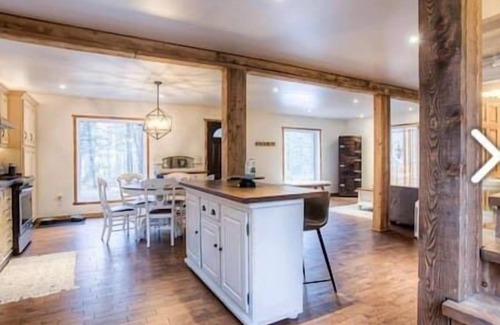 Bellefeuille Casa | Modern Farmhouse Cozy Chalet + Private Spa