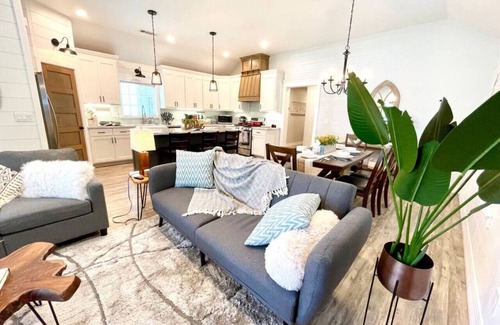 Chico Casa | Modern Farmhouse Filled with Family Entertainment