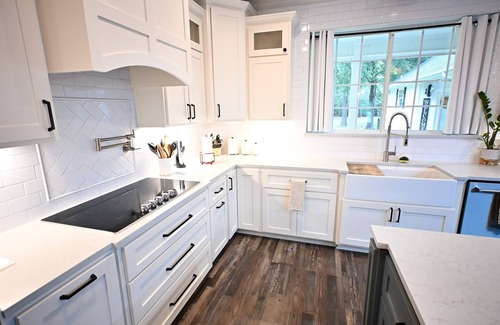 Wallisville Otro | Modern Farmhouse & Guest Home in Wallisville!