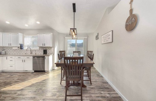 Caldwell Casa | Modern Farmhouse-Hot Tub, Fire Pit & Game Room