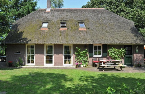 Emst Casa | Modern farmhouse in Emst with a beautiful terrace and garden