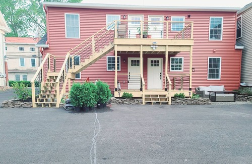 West Coxsackie Apartamento | Modern Farmhouse Mid-Town Coxsackie - Unit 1