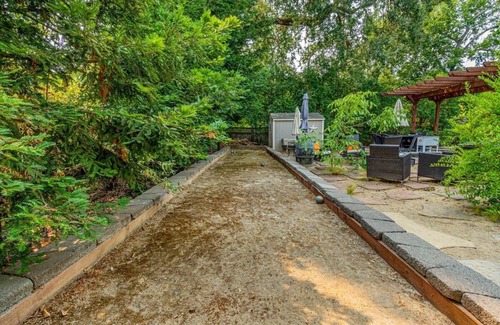 Calistoga Casa | Modern farmhouse on the edge of town with pool.