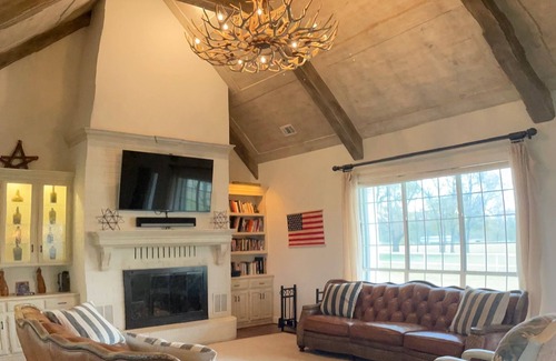 Fairfield Otro | Modern farmhouse retreat between DFW and Houston.
