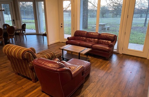 Fairfield Otro | Modern farmhouse retreat between DFW and Houston.