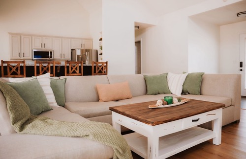 Houston County Casa | Modern Farmhouse Retreat Mid-Term Stay Pet Friendly