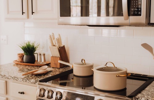 Houston County Casa | Modern Farmhouse Retreat Mid-Term Stay Pet Friendly