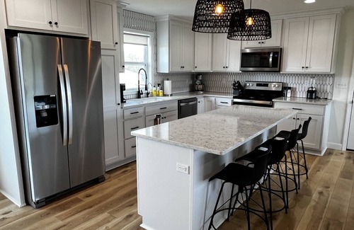 Latham Otro | Modern Farmhouse