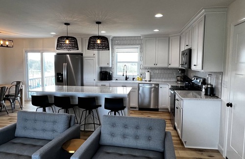 Latham Otro | Modern Farmhouse