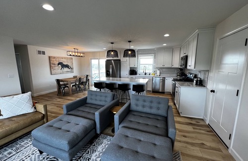 Latham Otro | Modern Farmhouse
