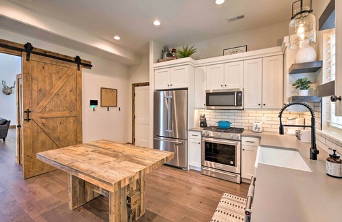 Woodland Estates Casa | Modern Farmhouse w/ Patio, Grill & Mtn Views!