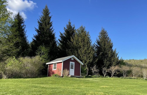 Canaan Casa | Modern Farmhouse with Sauna & Pool on 100+ Acres.