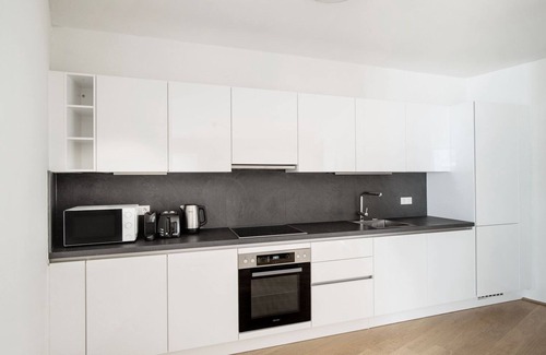 Favoriten Apartamento | Modern Favoriten 2BR w/ Gym, Lounge & Elevator, nr Metro, by Blueground