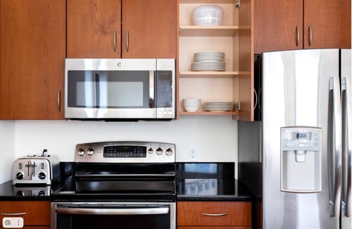 Fenway–Kenmore Apartamento | Modern Fenway Retreat: 2BR/2BA