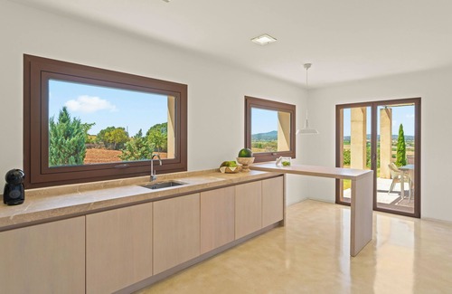 Ariany Casa | Finca moderna Can Sal con vistas panorámicas sobre la isla.