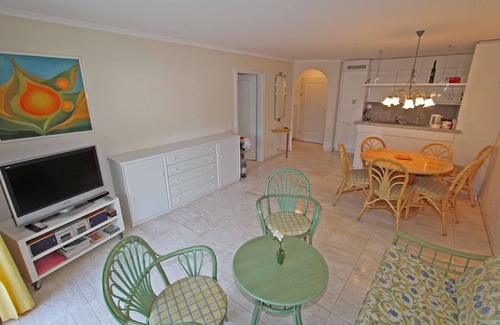 Minusio Apartamento | Modern first floor apartment in a well-kept apartment building in a quiet location