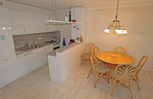 Minusio Apartamento | Modern first floor apartment in a well-kept apartment building in a quiet location