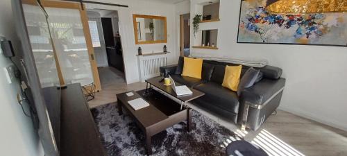 Kilwinning Apartamento | Modern flat in quiet residential cul-de-sac