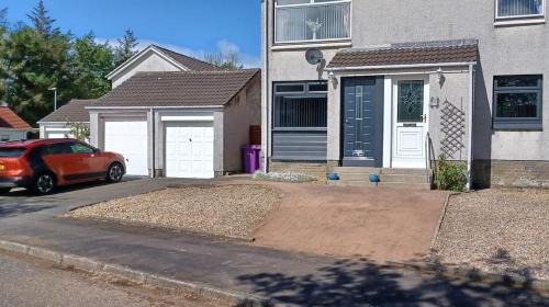 Kilwinning Apartamento | Modern flat in quiet residential cul-de-sac