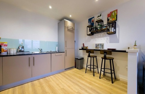 Stepney Green Apartamento | Modern Flat w/ Skyline Views|PTK