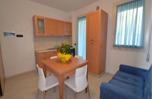 Rosapineta Apartamento | Modern flat with private garden in Rosolina Mare