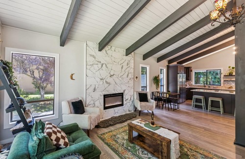 Lake Stevens Casa | Modern Forest Escape Near Hikes & Lake 6 Bedroom Home