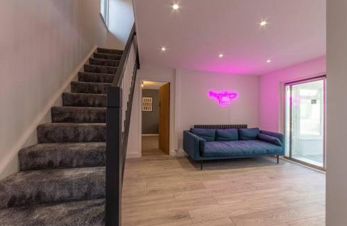Cwmbran Apartamento | Modern Fully Renovated 4 Bedroom