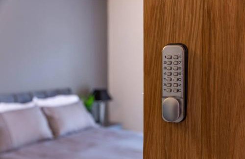 Cwmbran Apartamento | Modern Fully Renovated 4 Bedroom