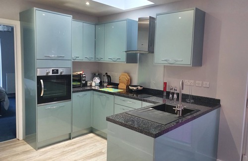 Lincoln Apartamento | Modern fully self-contained Annex, free Parking private off street, large Garden