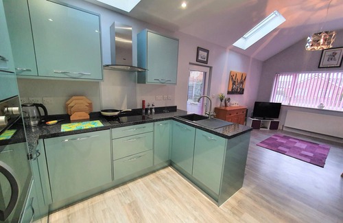 Lincoln Apartamento | Modern fully self-contained Annex, free Parking private off street, large Garden