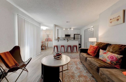 South Lamar Apartamento | Modern Fully Stocked 2BR - SoLa Austin 5 min to DT