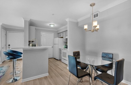 Indian Bayou Condominio | Modern, Fully Updated Destin Condo Near the Beach. A Dog Friendly Peaceful Oasis