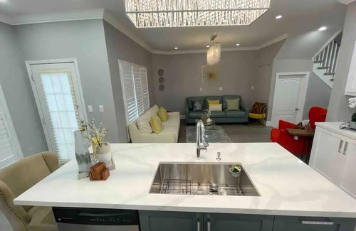 Churchill Meadows Casa | Modern furnished 5 BR house Mississauga