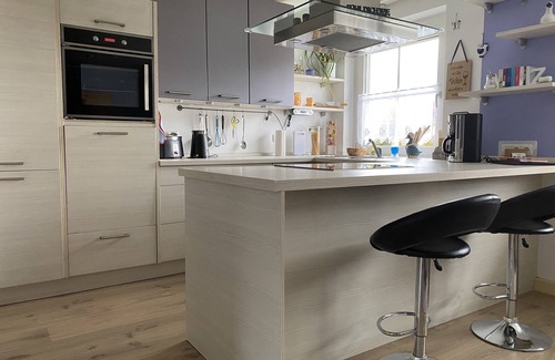 Goldkronach Apartamento | Moderno apartamento de 80 m² con 3 habitaciones y balcón orientado al sur / oeste.