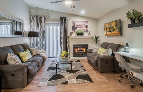 Roseville Apartamento | Modern, Furnished Apartment Close To Shops/Dining