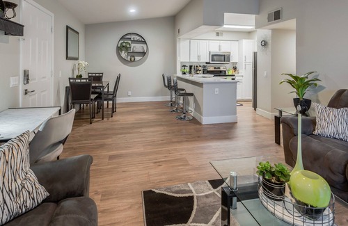 Roseville Apartamento | Modern, Furnished Apartment Close To Shops/Dining