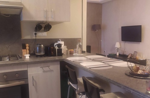 Bouznika Apartamento | Modern furnished apartment near the sea.