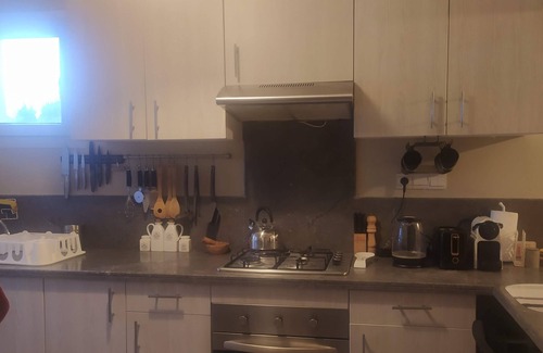 Bouznika Apartamento | Modern furnished apartment near the sea.