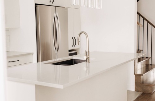 Saint-Hubert Casa | Modern Furnished House Near Dix30 & Downtown Montreal – Monthly Stays Welcome