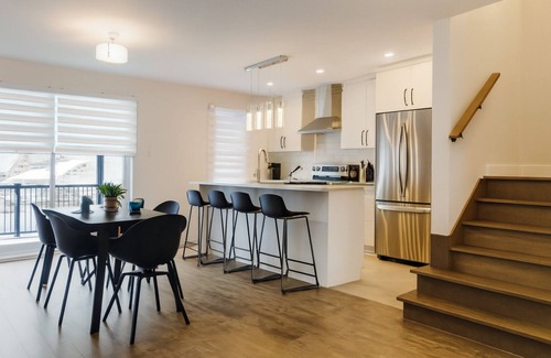 Saint-Hubert Casa | Modern Furnished House Near Dix30 & Downtown Montreal – Monthly Stays Welcome