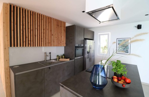 Veliko Brdo Villa | NUEVA APERTURA! Villa moderna con piscina infinita