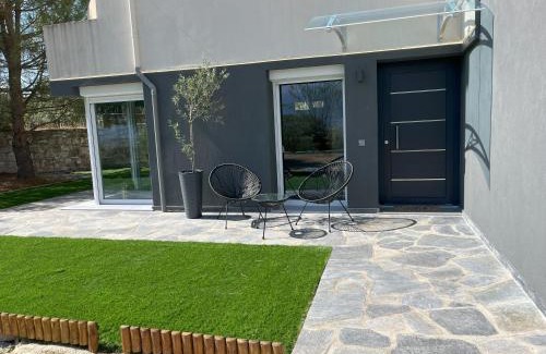 Passarona Apartamento | Modern Garden Apartment - City & Mountain View