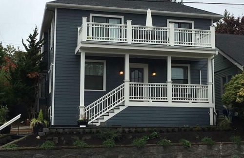 Fremont Apartamento | Unidad moderno, renovado En la vendimia Fremont Triplex- que acepta mascotas