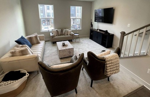 Glen Burnie Casa | Modern gateway near BWI/DC
