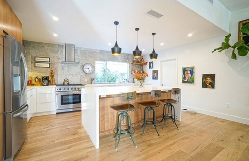 Sherman Oaks Casa | Modern gem/creative oasis in central Sherman Oaks