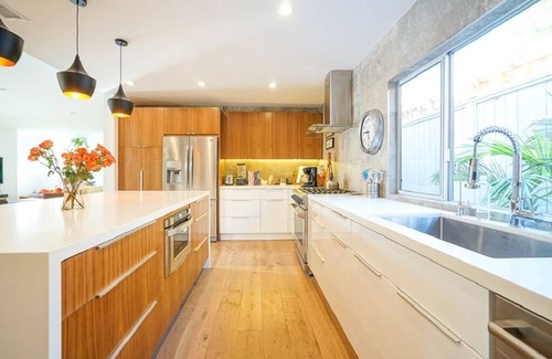 Sherman Oaks Casa | Modern gem/creative oasis in central Sherman Oaks