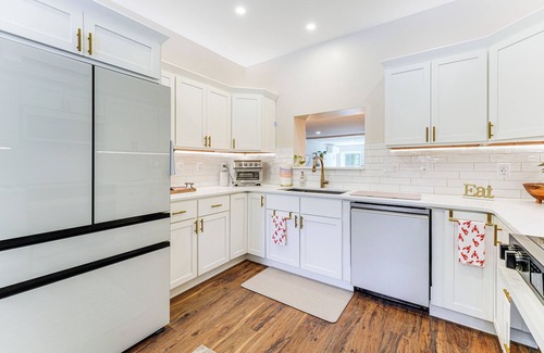 Saco Casa | Modern Gem on 15 Acres, 5 Mi to Old Orchard Beach!