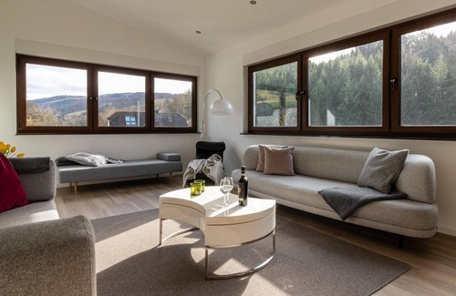 Meschede Casa | Modern, Gerenoveerd, Splitlevel Vakantiehuis Vlakbij Hennesee