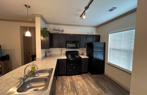 San Antonio Condominio | Modern Getaway Condo